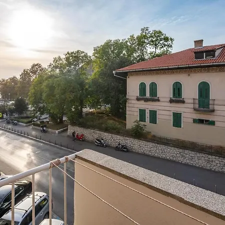 With Wifi - 21345 Apartment Split